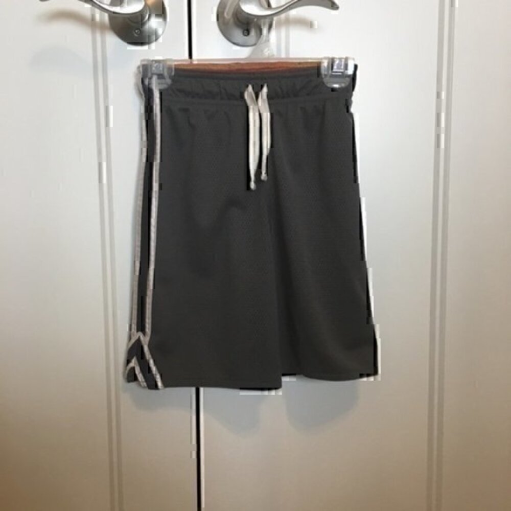 Carters boys size 6 gray athletic shorts